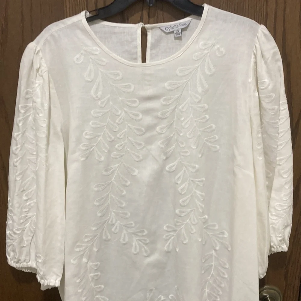 New white linen blend embroidered shift dress - Picture 6 of 11